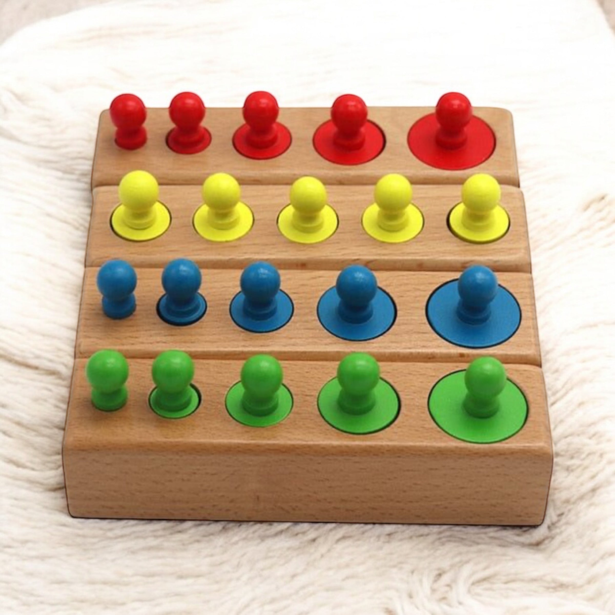 JEU DE CYLINDRES EN BOIS COLORÉS – JOUET MONTESSORI 3 ANS – COULEURS & COORDINATION